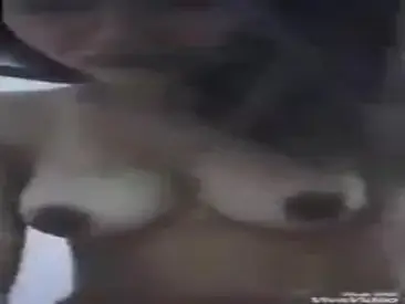 Gadis Cantik Pasrah Goyang Kasur Desah Nikmat